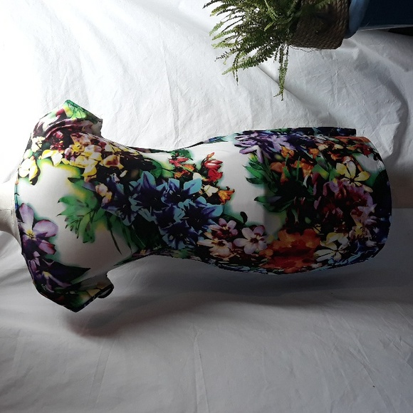 Garden Party Ruched Dress - Picture 6 of 9